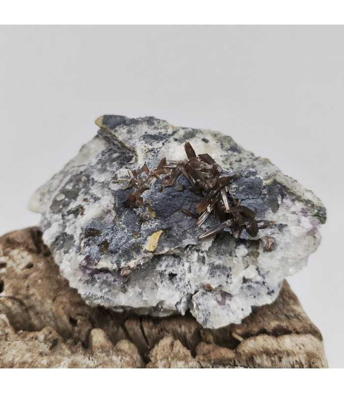 Pyromorphite sur fluorite, Chaillac , Indre (36)